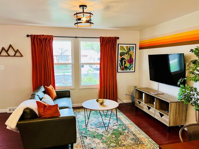 Foto del edificio - 7012 Ingalls St