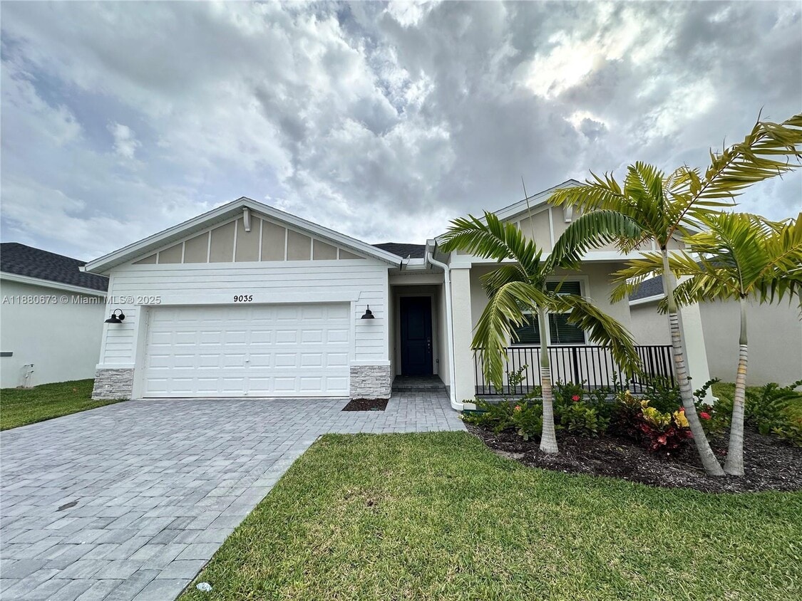 Foto principal - 9035 Dahlia Cir