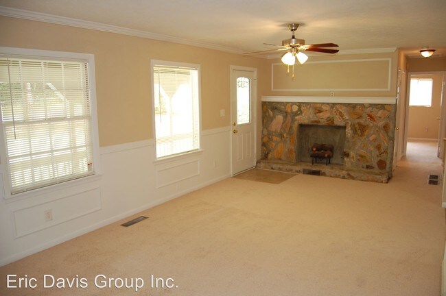 Building Photo - 8497 Stonewall Jackson Dr