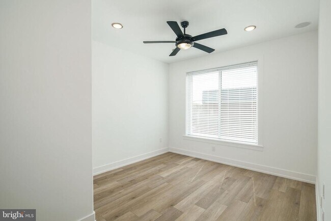 Building Photo - 2000 N Front St