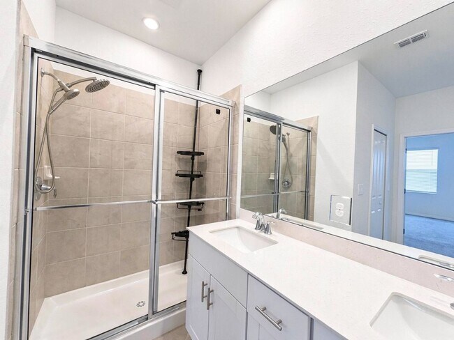Foto del edificio - Annual lease, 3-bedroom, 2.5-bathroom townhome in Orange Blossom Ranch