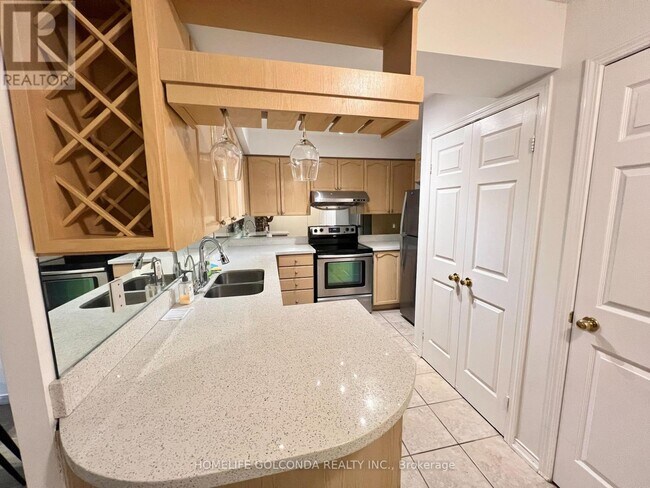 Building Photo - 909 Bay St.