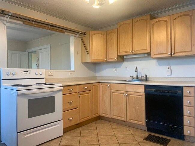 Building Photo - 14 Preble St
