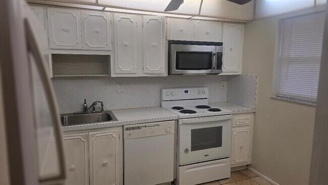 Foto del edificio - 8605 W Sample Rd