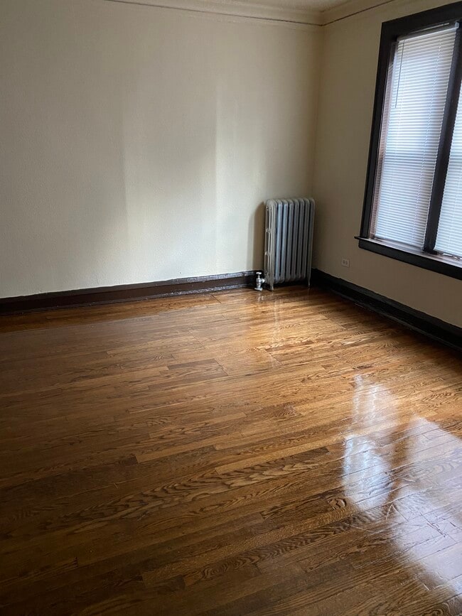 Building Photo - 7437 S King Dr