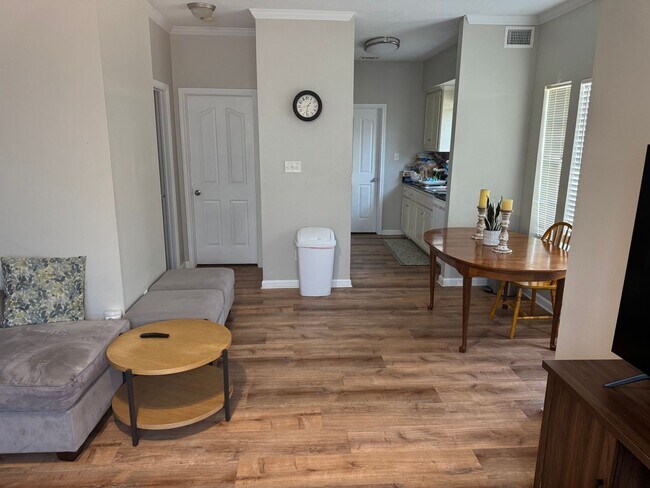 Foto del edificio - AUGUST MOVE IN!!  Spacious 3 bedroom 3 Bat...