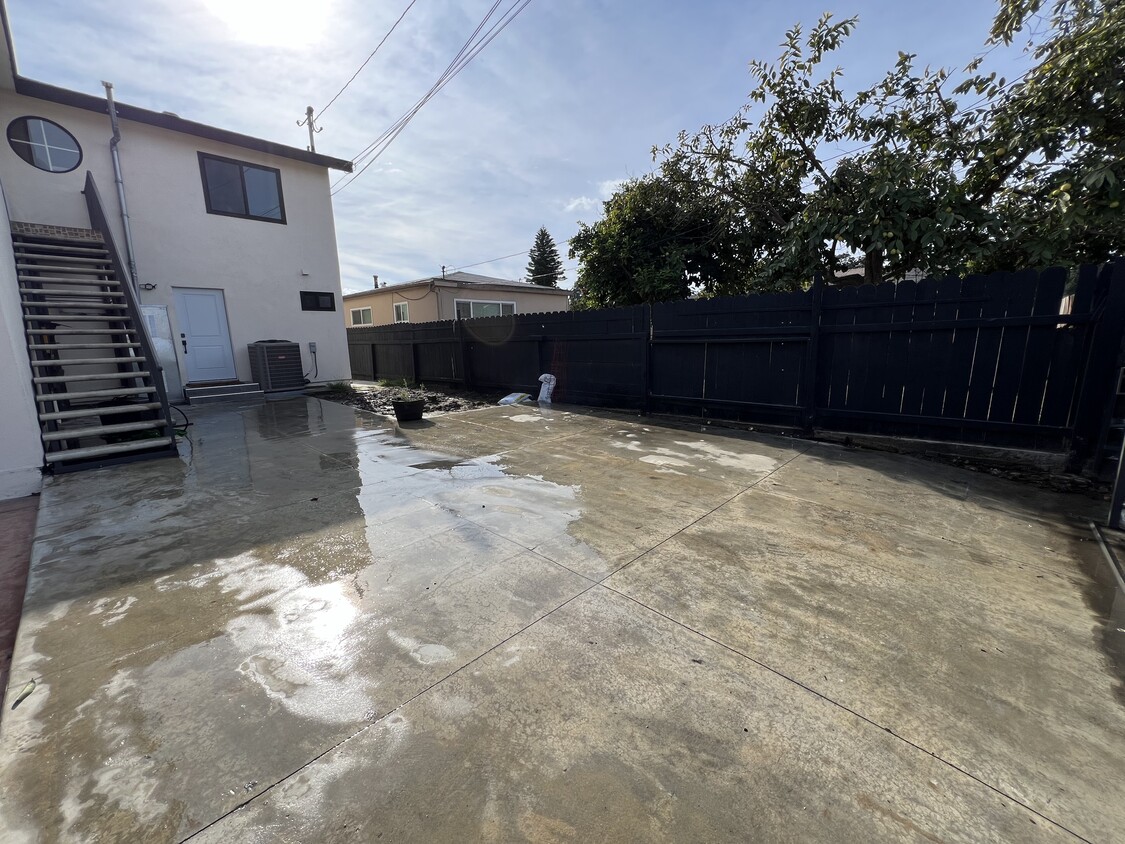 One parking spot included - 51 W 53rd St (Long Beach, CA)