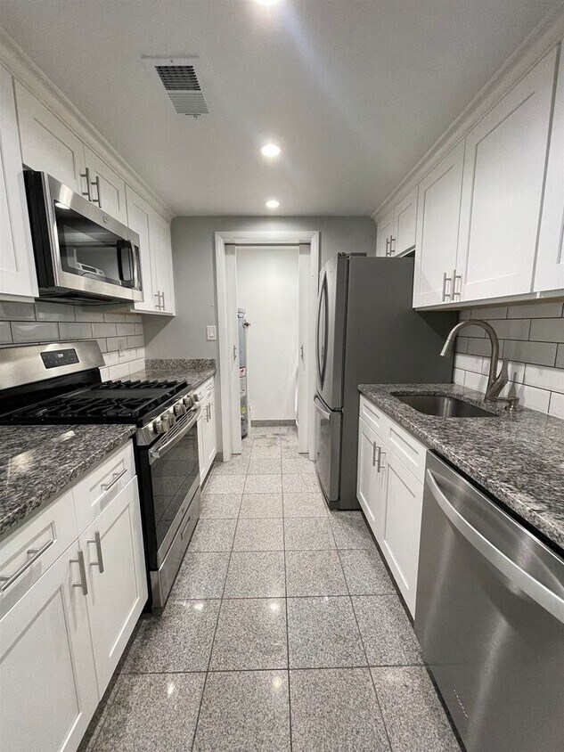 Primary Photo - 318 38th St