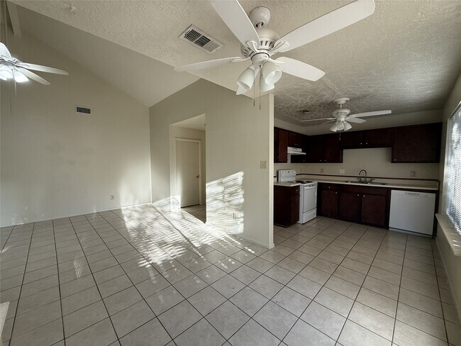 Foto del edificio - 9811 Mill Shadow Dr