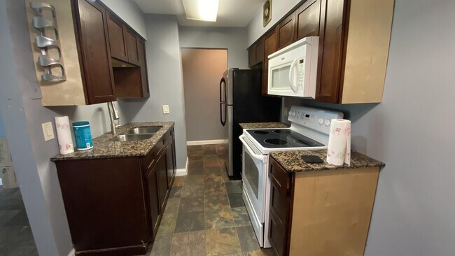 Building Photo - 605 N Wolf Rd