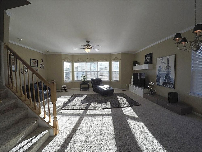 Foto del edificio - Room in Townhome on Haywards Heath Ln