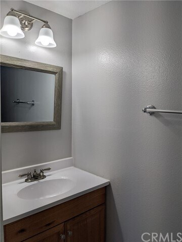 Building Photo - 1381 S Walnut St