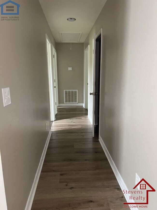 Foto del edificio - 445 Eagle Creek Rd