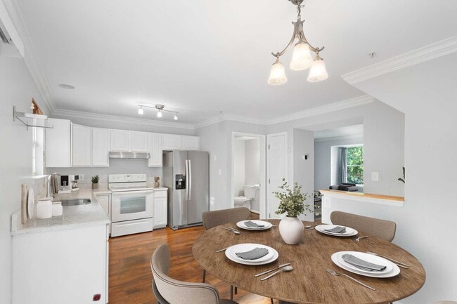 Foto del edificio - 207 Langdon Farm Cir