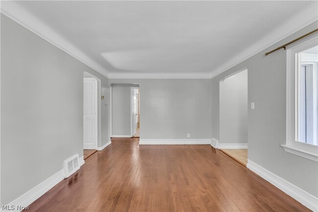 Building Photo - 5535 Oakwood Ave