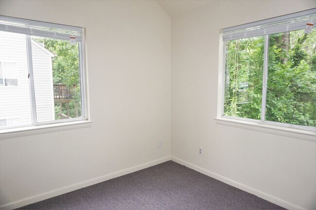 Building Photo - 103 Westerly Ave