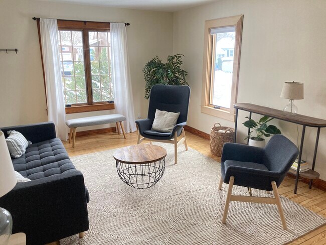 Living Room - 72 West Rd