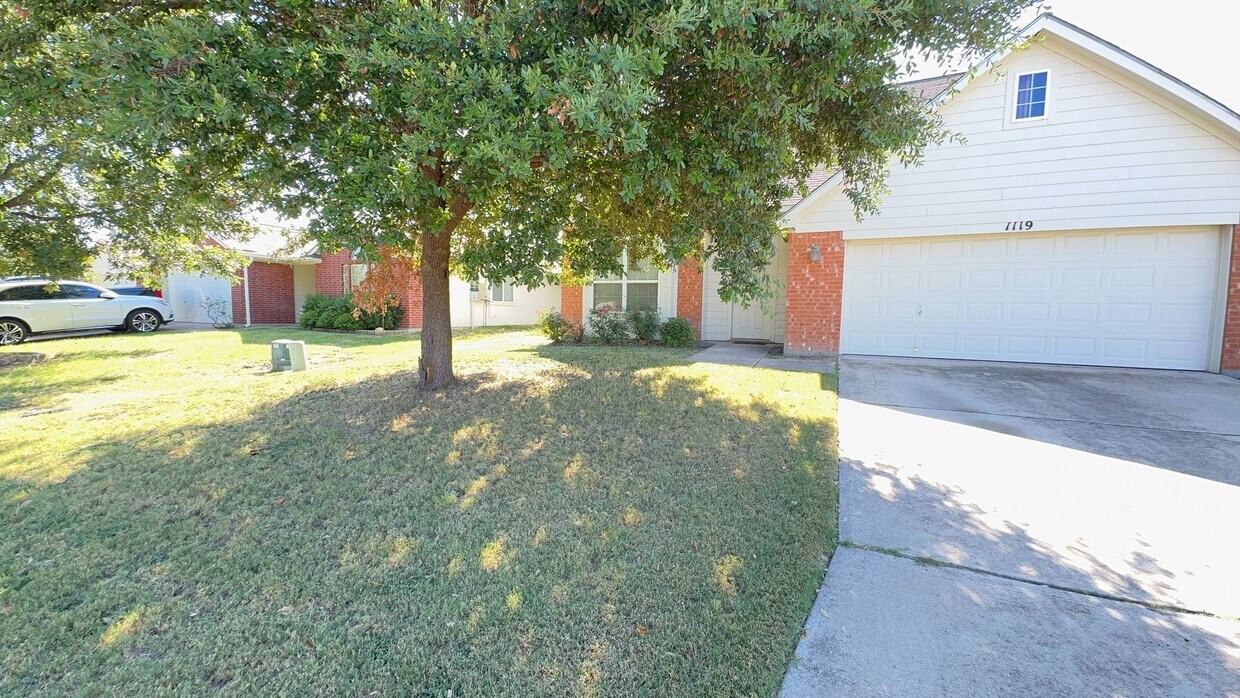 Primary Photo - 4-bedroom 2.5 bathroom house!