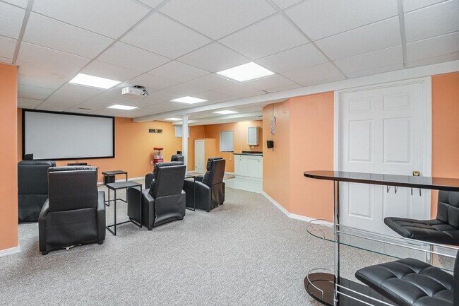 Foto del edificio - 8057 Mason Ln