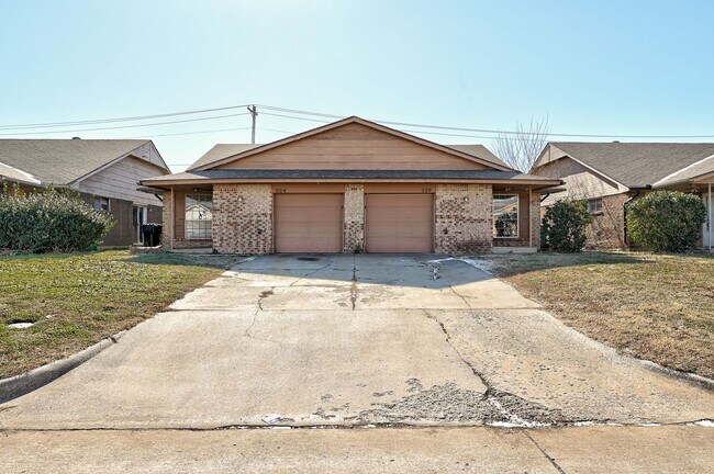 Foto del edificio - 924 SW 97th St Duplex