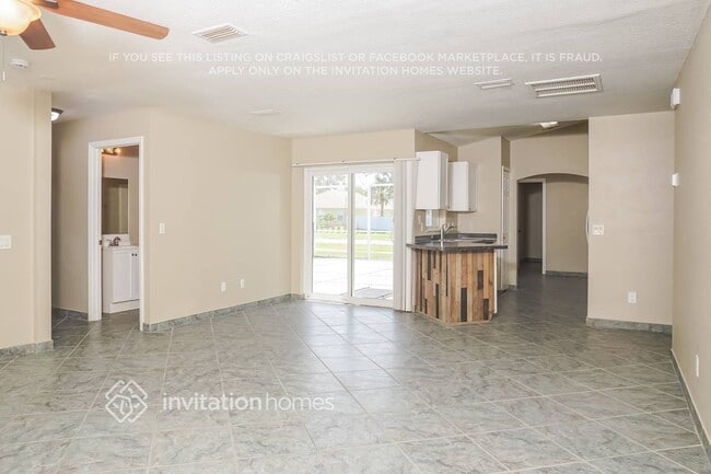 Building Photo - 3002 Alesio Ave