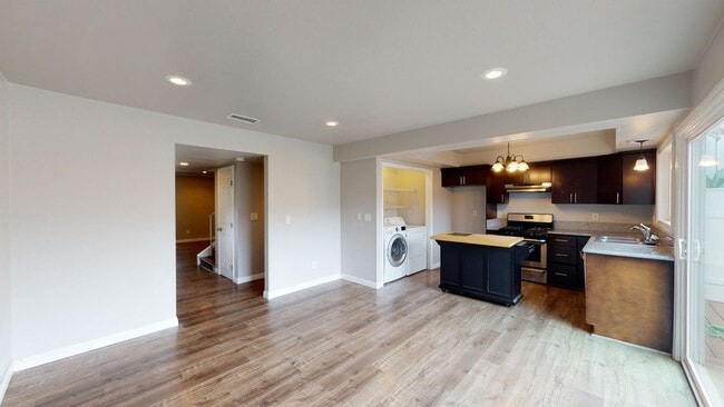 Building Photo - Crestmont PIace