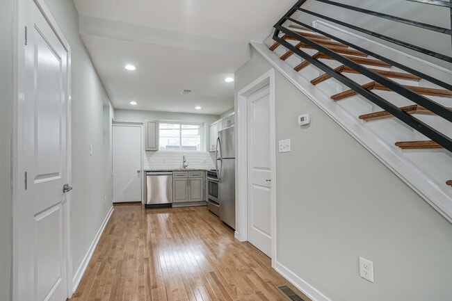 Building Photo - 1918 Pierce St