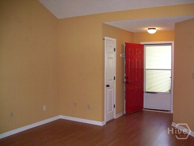 Foto del edificio - 141 Wakefield Dr