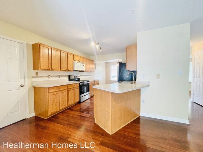 Building Photo - 4 br, 3.5 bath House - 9015 Mullen Road