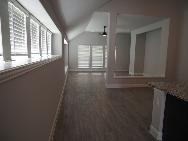 Building Photo - Union Park Jewel - NEVER LIVED IN & READY ...