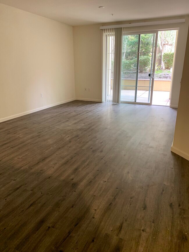 New modern hardwood floor for the living room - 800 S Abel St