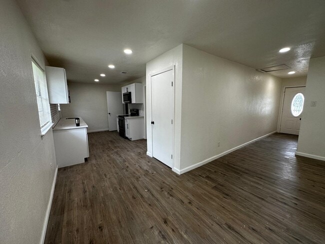 Foto del edificio - 1732 Americana Blvd