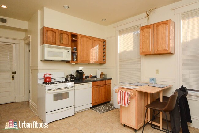 Foto del edificio - 3744 W Diversey Ave