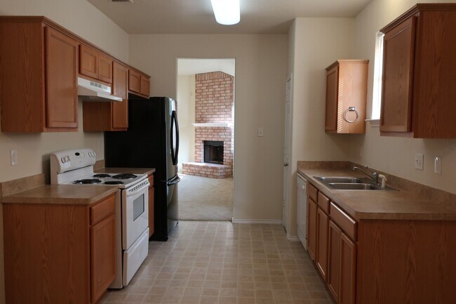 Foto del edificio - 3/2 House near Fisher Park / No Carpet / Fenced in Yard / NBISD