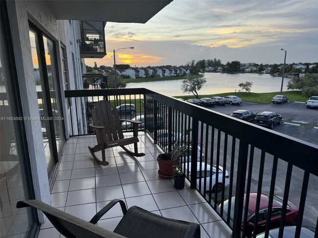 Foto del edificio - 1350 SW 122nd Ave