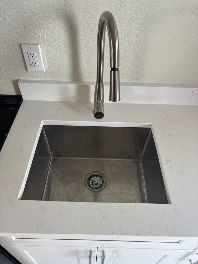 Building Photo - 7261 Bay St