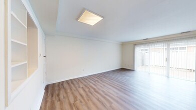 Interior Photo - The Commons at Windsor Gardens