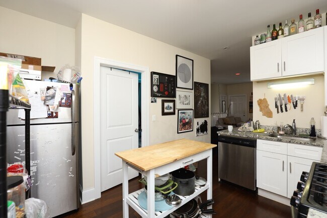 Foto del edificio - 2621 N Southport Ave