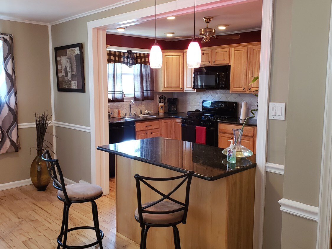 Kitchen/Dining - 10816 Kelvin Ave