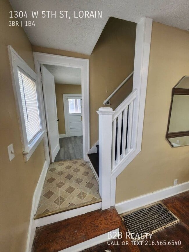 Foto del edificio - 1304 W 5th St