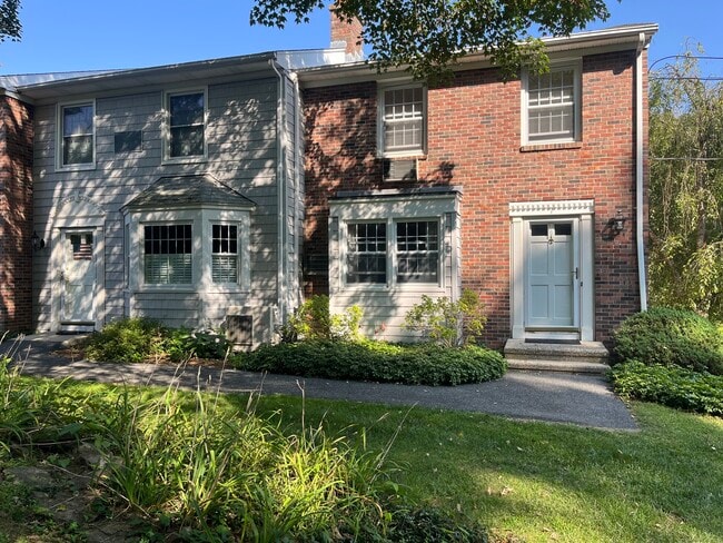 Building Photo - 1 Silvermine Manor