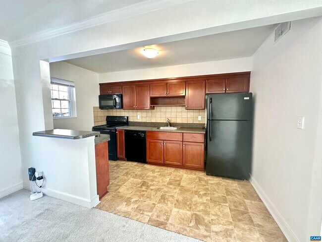 Building Photo - 875 Fountain Ct