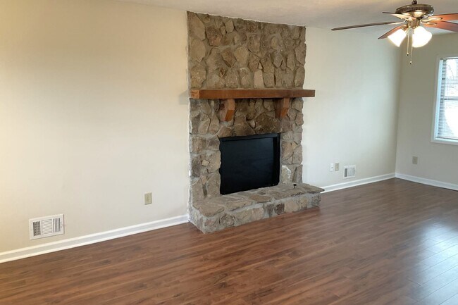 Foto del edificio - 1143 Church St SE