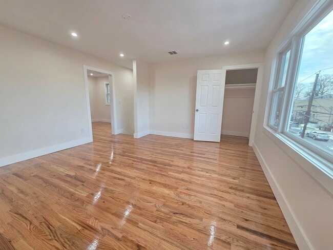 Building Photo - 120 W 44th St