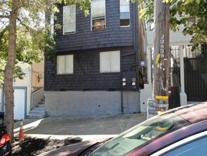 Building Photo - 2025 E 20th St