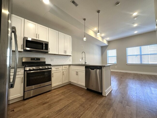 Foto del edificio - Stunning 2-Bed/2-Bath Condo with Private R...