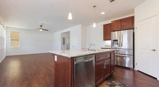 Building Photo - 213 Platinum Way