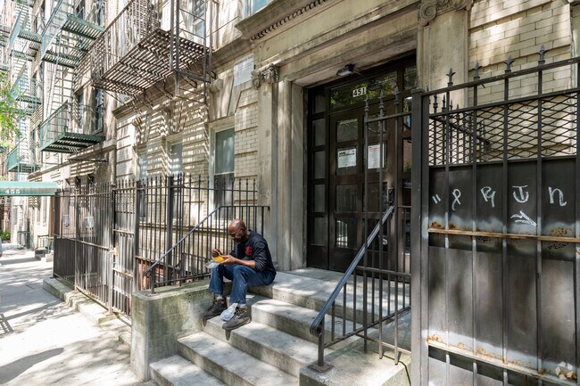 Entrance - 451-453 W 44th St