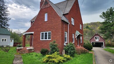 Building Photo - 440 Derrick Rd