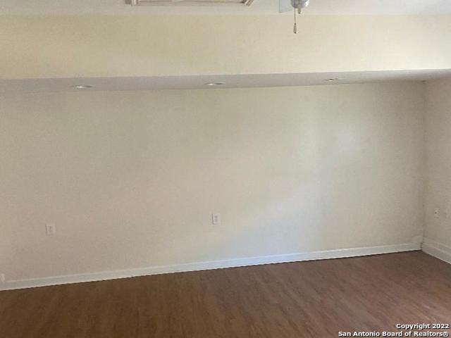 Foto del edificio - 8016 Laurel Bend